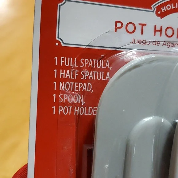 NWOT ❤️ Holiday Host gift!!🖤 Kitchen/Potholder Set 🎁 🍪 Great gift!! 💚🖤🤍❤️ - Picture 3 of 4